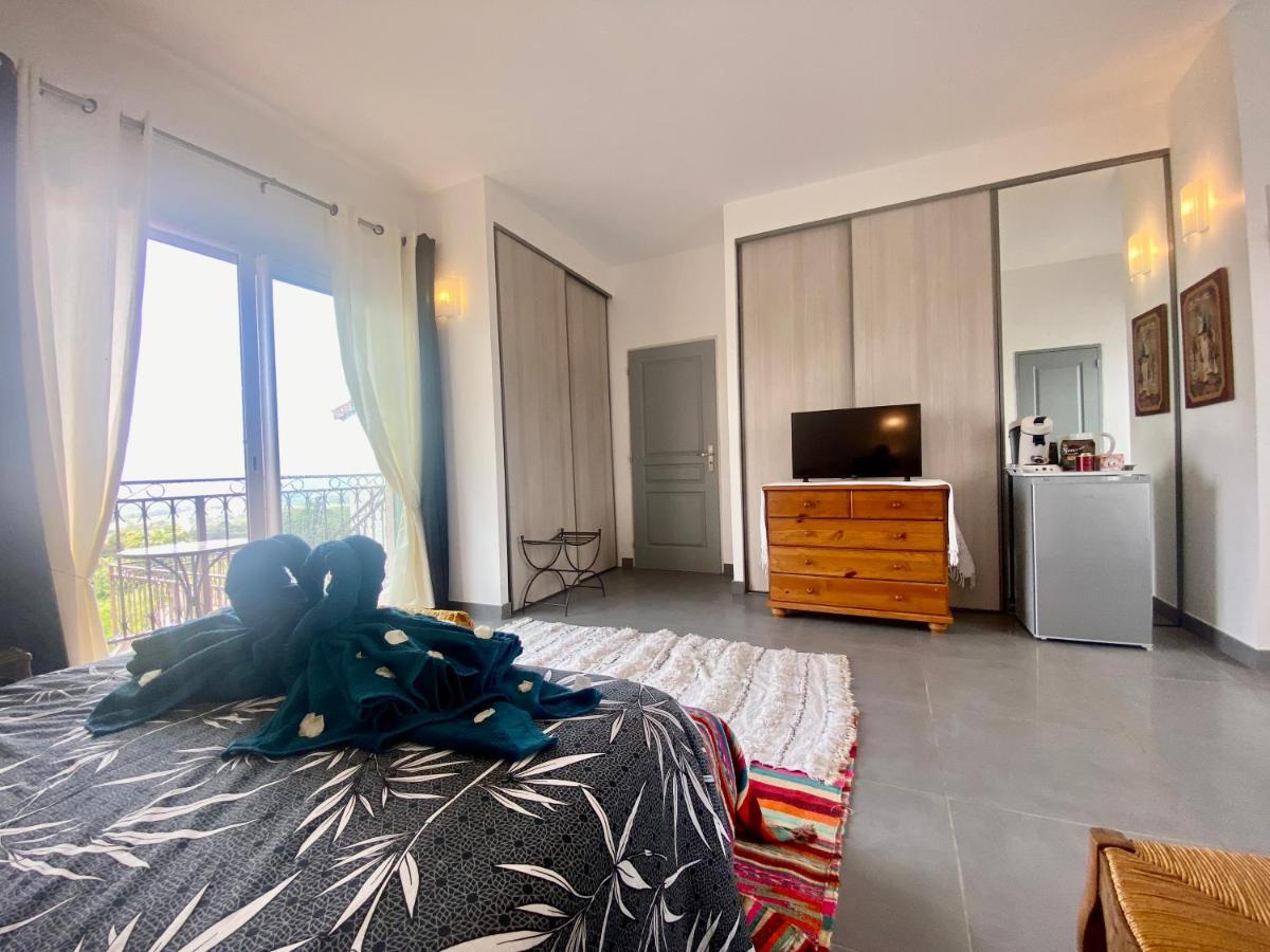 Guest-house De L’amandier - Vue Cité Médiévale * Roullens