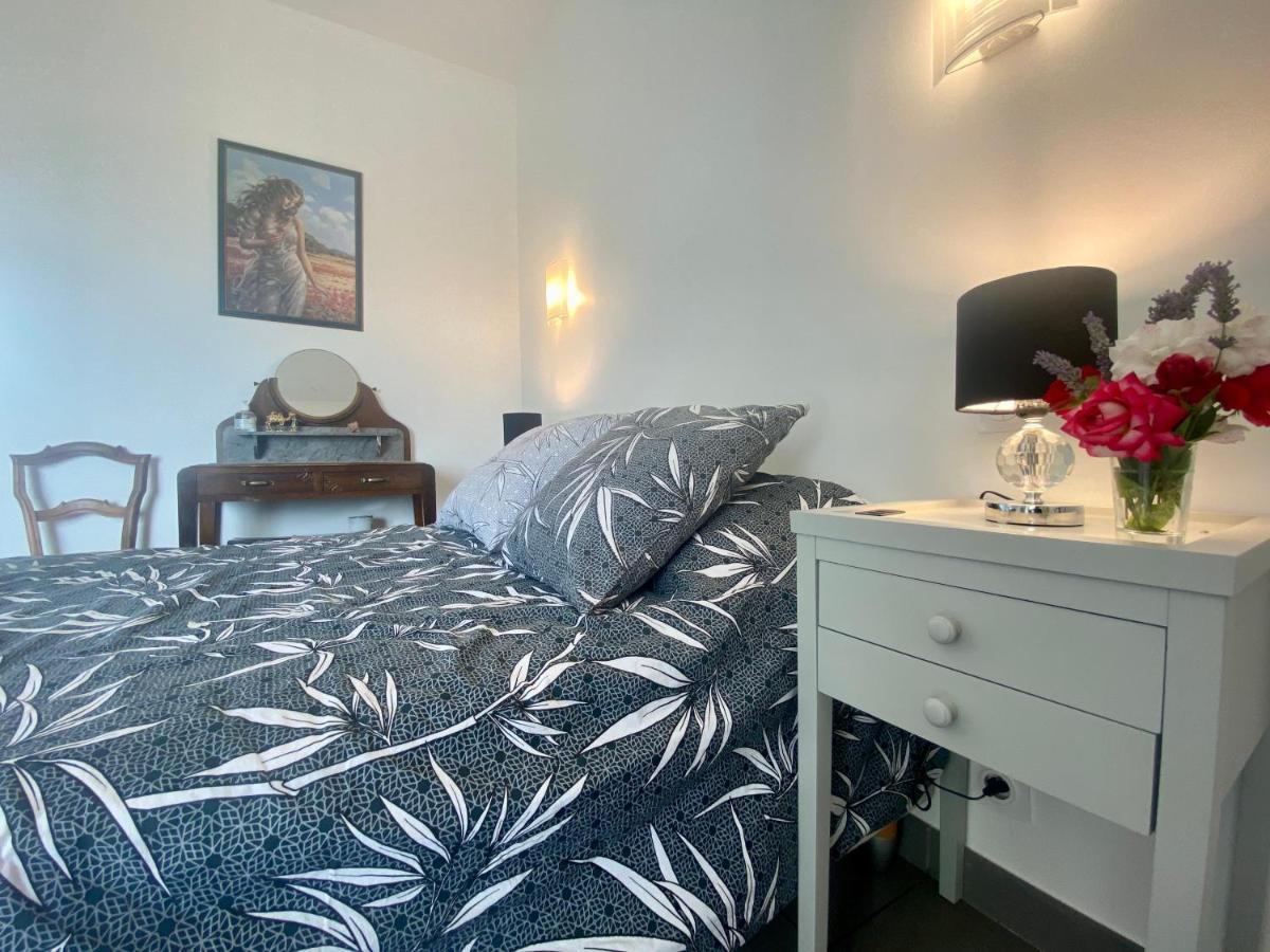 Privatunterkunft Guest-house De L'amandier - Vue Cite Medievale Roullens